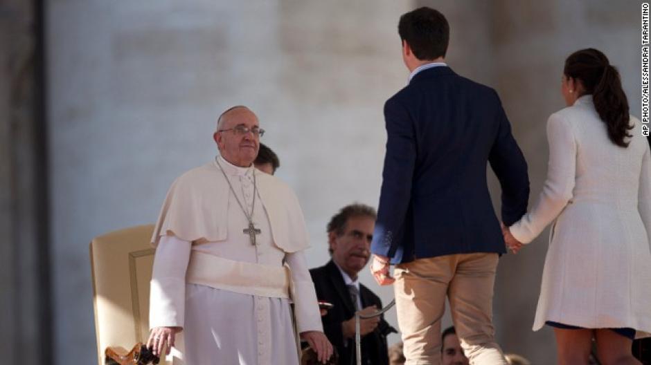El Papa Francisco celebr&oacute; el d&iacute;a de San Valent&iacute;n en una evento sin precedentes en el Vaticano. Foto:Efe