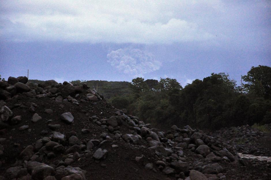 El volcán Santiaguito sigue en constante monitoreo ya que ha causado daños en la región del sur del país. (Foto: CONRED)