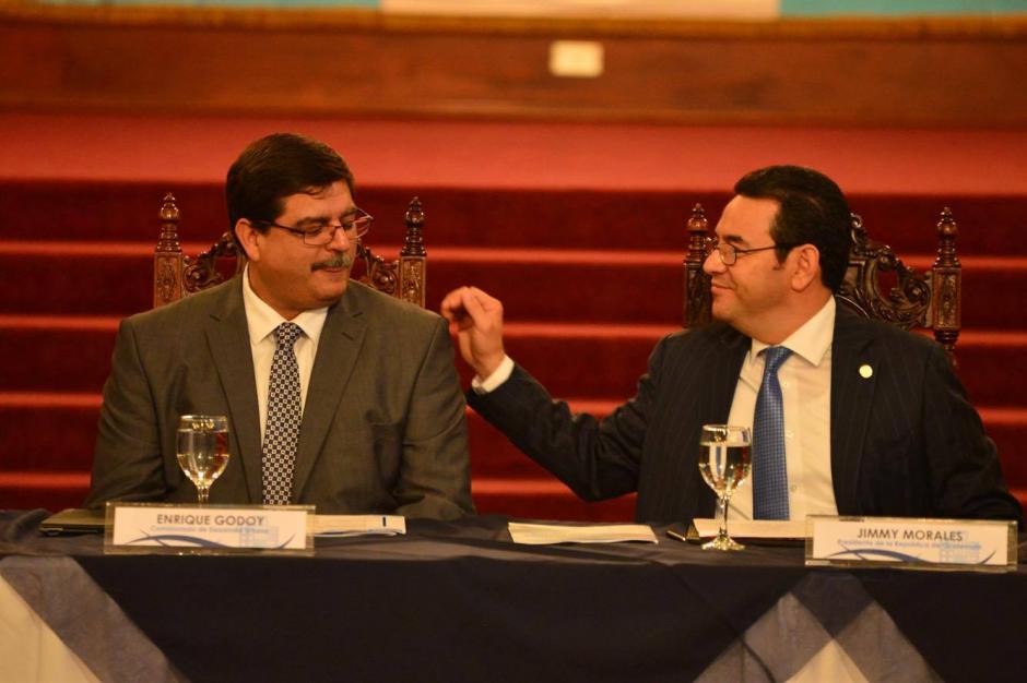 Jimmy Morales y Enrique Godoy presentaron la Agenda Urbana GT. (Foto: Jes&uacute;s Alfonso/Soy502)