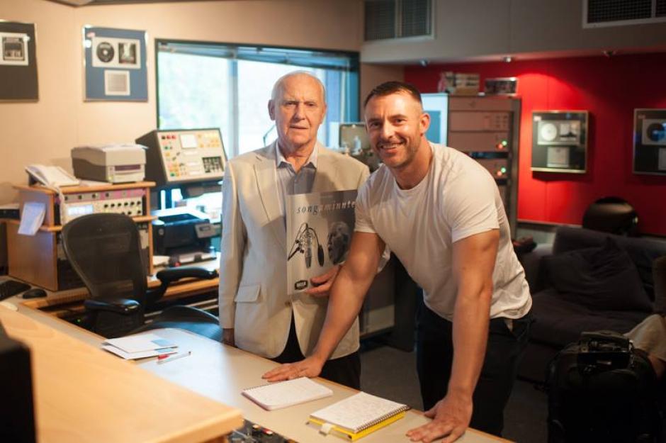 Teddy McDemott y su hijo Simon definen detalles del proyecto musical. (Foto: The Songminute man)