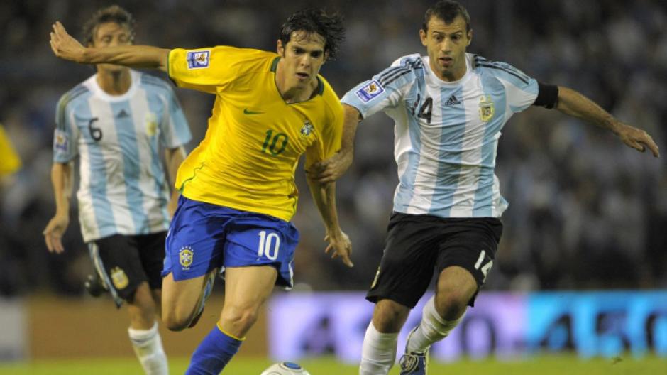 Argentina y Brasil se han enfrentado en 96 ocasiones con 36 victorias para cada uno y 24 empates. (Foto: AFP)