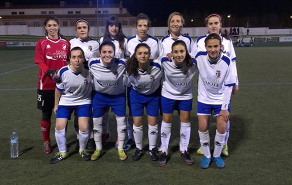 Con el aval del cuerpo t&eacute;cnico, el equipo de Albacete femenino se retir&oacute; del terreno de juego. (Foto: Marca)