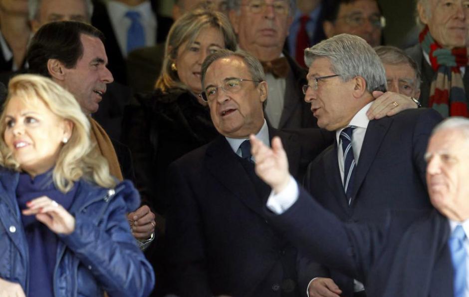 El presidente de Real Madrid, Florentino P&eacute;rez, no la pas&oacute; bien en el palco del estadio Santiago Bernab&eacute;u. Las miradas recaen en &eacute;l. (Foto: MARCA)