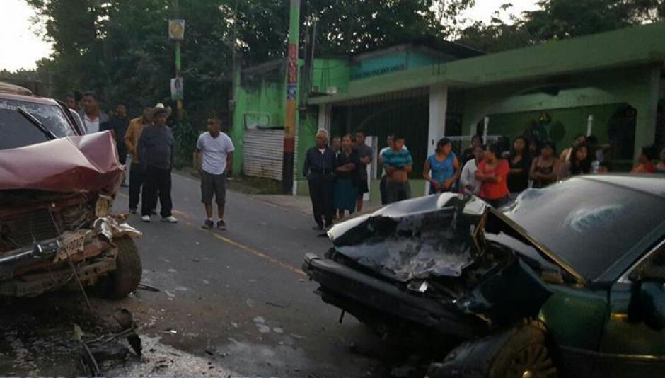 Los lesionados fueron trasladados por socorristas al hospital nacional de Coatepeque. (Foto ASONBOMBD)