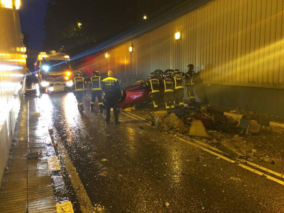 Un accidente de tr&aacute;nsito ocurri&oacute; en Madrid y gener&oacute; incertidumbre porque no encontraron al piloto. (Foto: elpais.com)