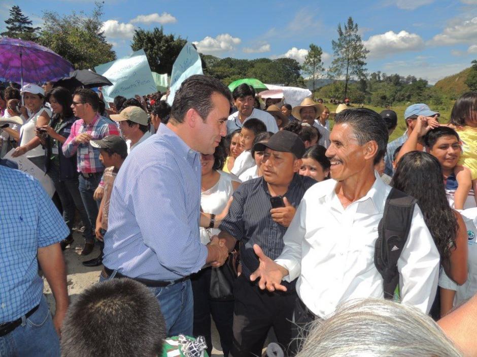 El precandidato oficial, Alejandro Sinibaldi, ha tenido una mala semana: le ha tocado bajar la cabeza y aceptar que minti&oacute; sobre sus calificaciones acad&eacute;micas, lo cual lo pone en el mismo plano que a su archi rival, precandidato de Lider, Manuel Baldiz&oacute;n. (Foto: Perfil de Facebook de Alejandro Sinibaldi).