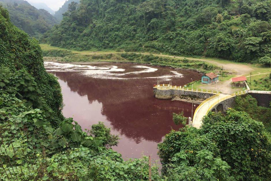 Las aguas del r&iacute;o Samal&aacute; se ti&ntilde;eron de rojo en octubre. (Foto: Stereo 100)