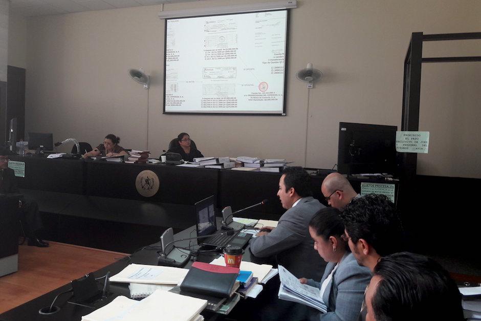 El MP dijo que los 17 implicados en el caso&nbsp;Banco del Comercio ayudaron a lavar dinero. (Foto: Javier Lainfiesta/Soy502)