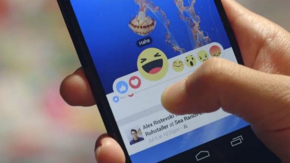 Con una actualizaci&oacute;n a la aplicaci&oacute;n de Facebook en el m&oacute;vil, los usuarios podr&aacute;n disfrutar de la lista de reacciones que recientemente fueron implementadas en la red social. (Foto: www.bbc.com)