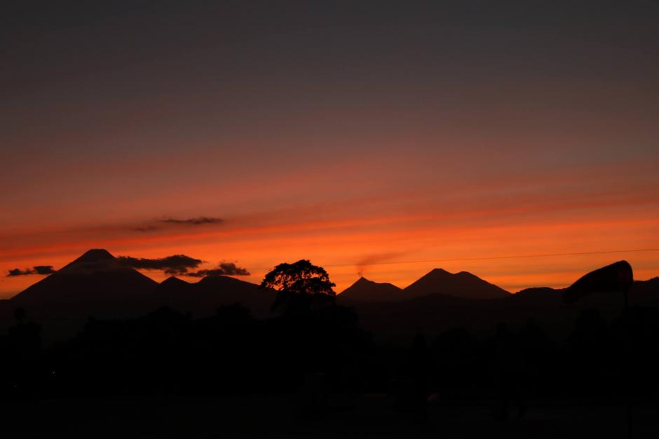 Un cielo espectacular pudo verse la tarde de este mi&eacute;rcoles. (Foto: Alejandro Bal&aacute;n/Soy502)