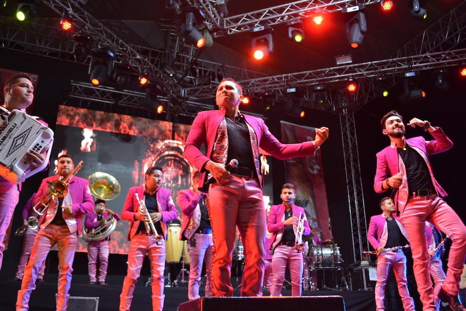 La Trakalosa de Monterrey cantó durante 45 minutos, hasta que hubo una falla en el sonido que no permitió que el show concluyera. (Foto: Nuestro Diario)