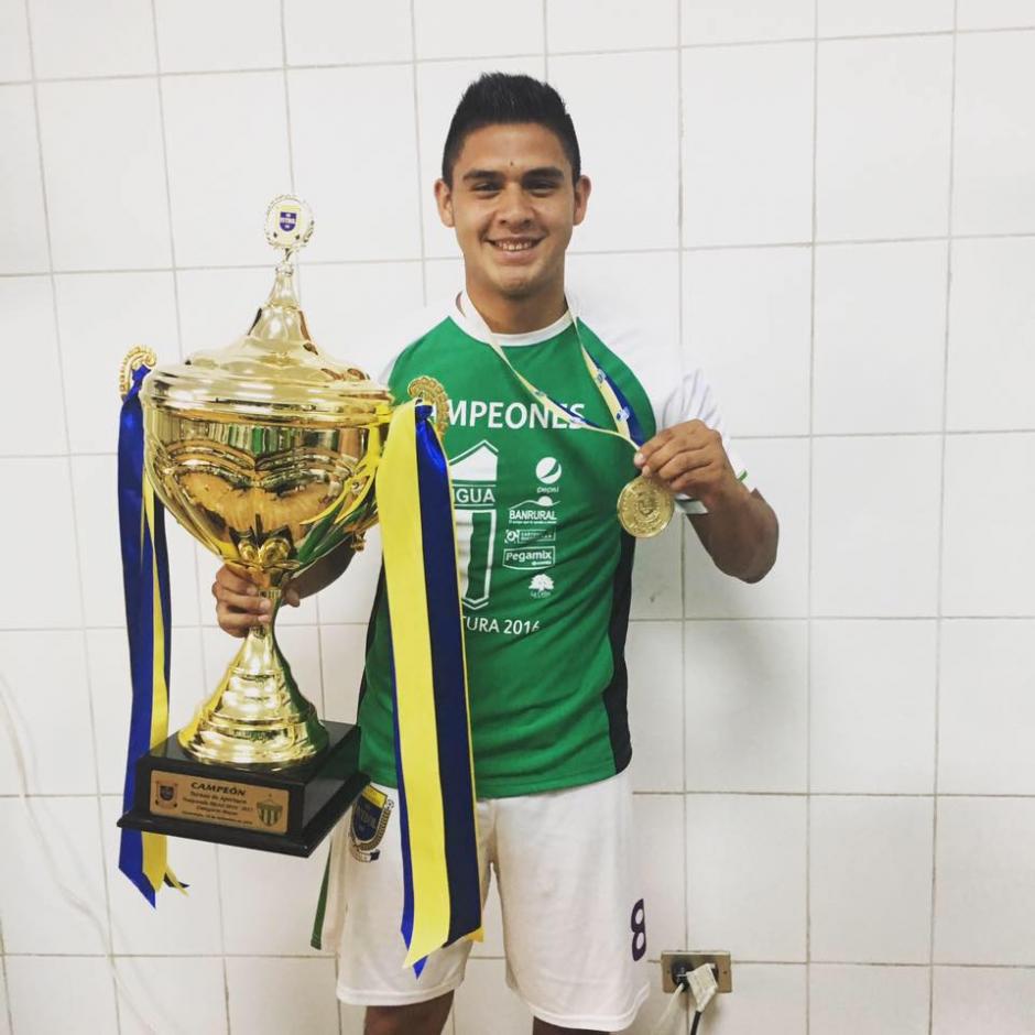 Axel Reyes espera consolidarse con el campe&oacute;n Antigua GFC. (Foto: Facebook)