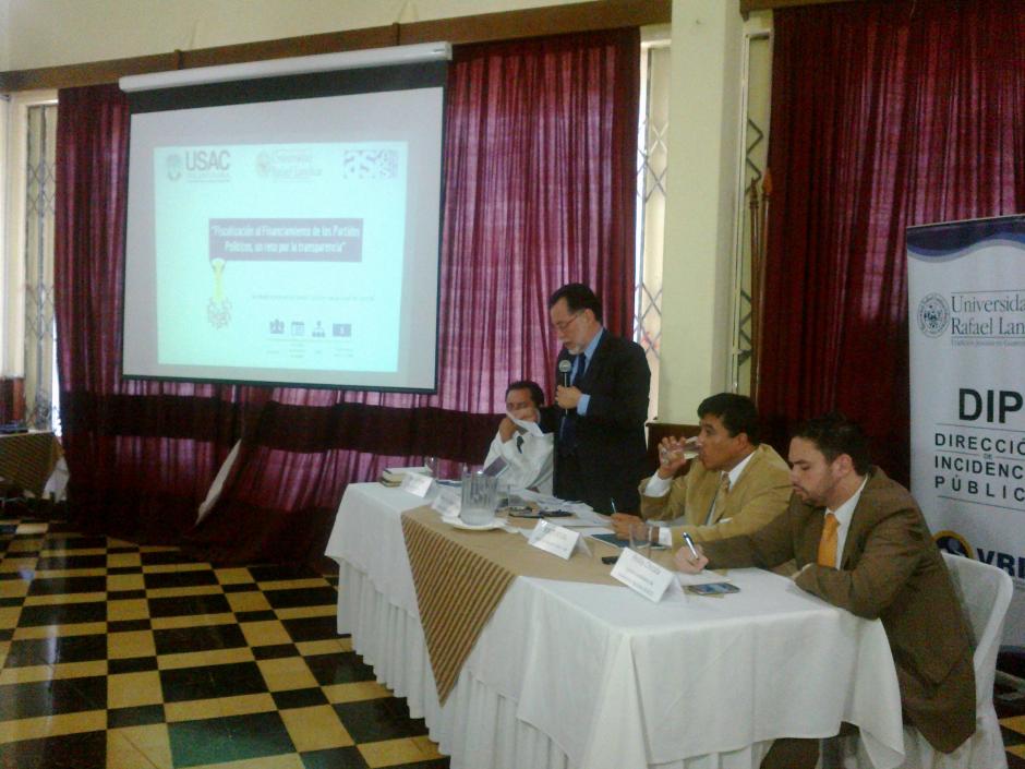 El debate se generó en torno al foro Fiscalización de los partidos políticos: Un ruego por la transparencia. (Foto Marcia Zavala/Soy502)