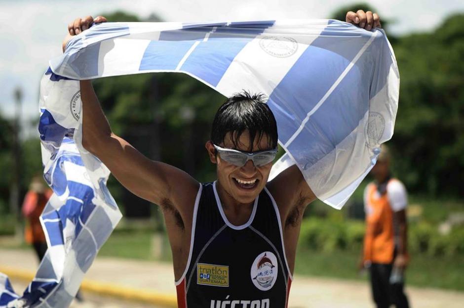 El triatleta chimalteco Francisco Hichaj, se alz&oacute; con el bicampeonato en el Centroamericano de Granada, Nicaragua. (Foto: Franciso L&oacute;pez Ventura)