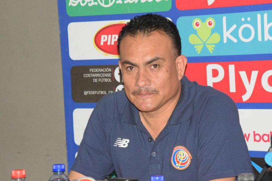 El guatemalteco Carlos Batres, fue presentado como nuevo coordinador de &aacute;rbitros de la Federaci&oacute;n de F&uacute;tbol de Costa Rica. (Foto: Roger Murillo/Extra)