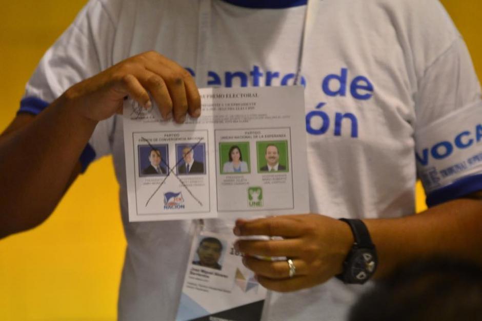 &nbsp;Inicio del conteo de votos en el centro electoral instalado en el Instituto Tecnico Vocacional Dr. Imrich Fischmann de la zona 13. (Foto: Jes&uacute;s Alfonso/Soy502)