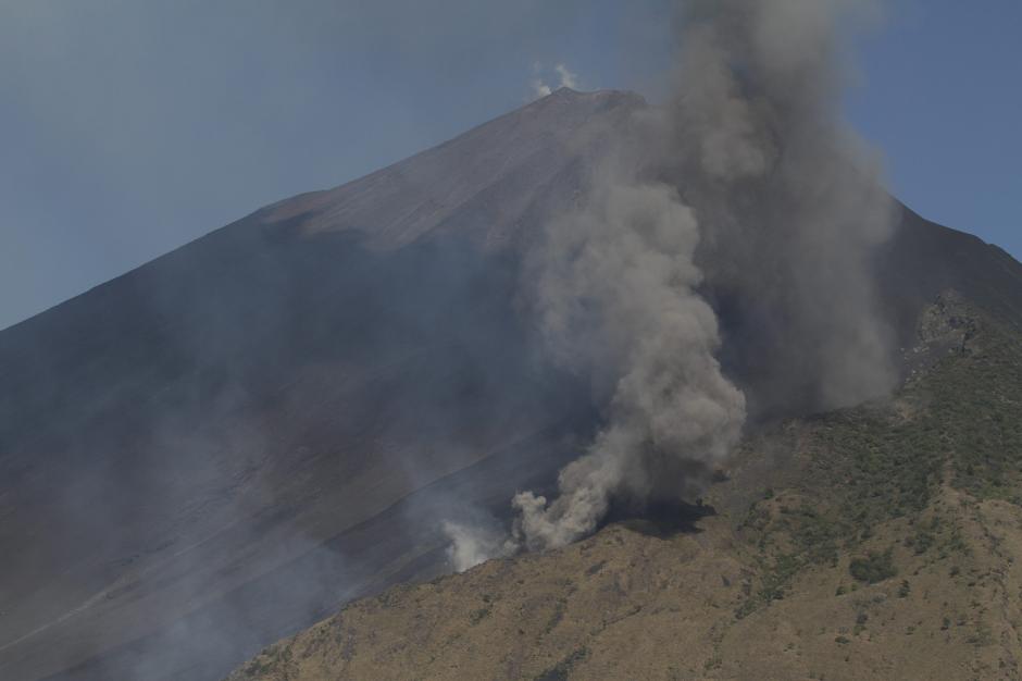 La actividad del volc&aacute;n de Pacaya, ubicado a 47 kil&oacute;metros al sur de la capital guatemalteca, ha disminuido en las &uacute;ltimas horas. (Foto: Wilder L&oacute;pez/Nuestro Diario)&nbsp;