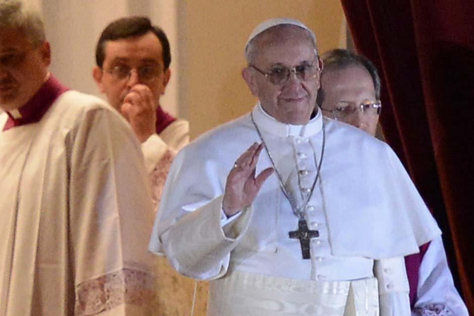 Tras el c&oacute;nclave de 115 cardenales, el argentino Jorge Bergoglio fue elegido como el nuevo sumo pont&iacute;fice del Vaticano y recibi&oacute; el nombre de papa Francisco. (Foto: AFP)