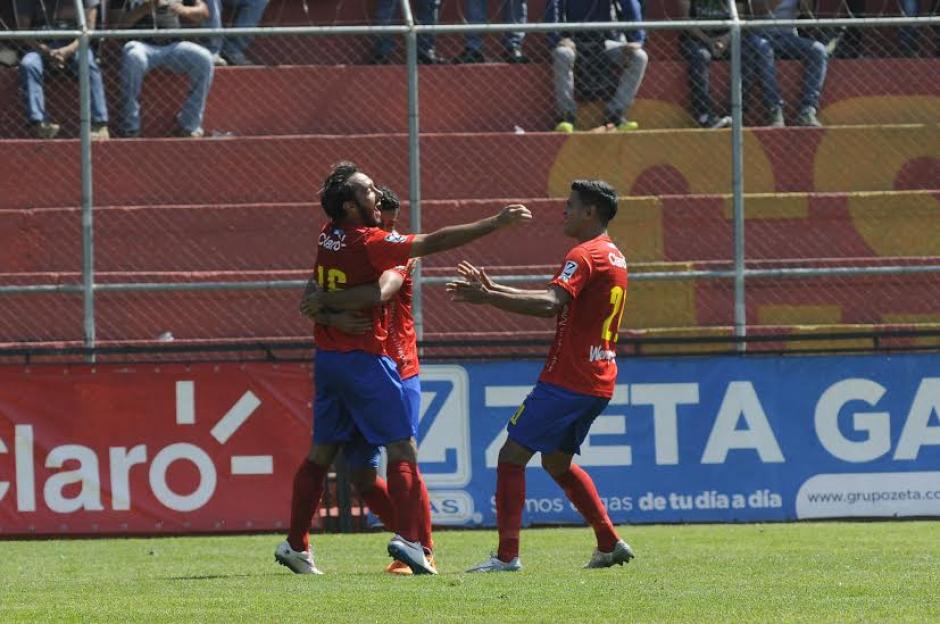 Puerari y Pereira anotaron para Municipal ante Xelaj&uacute; en el Tr&eacute;bol. (Foto: Nuestro Diario)