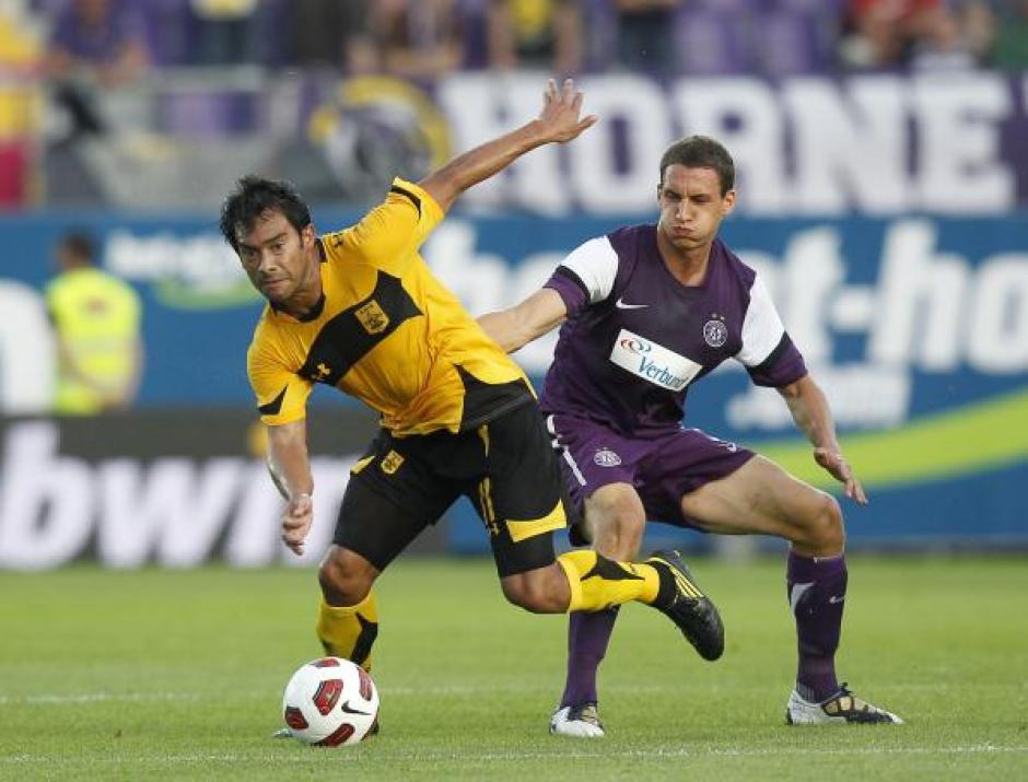 Carlos Ruiz ya jug&oacute; la Europa League con el Aris Sal&oacute;nica de Grecia. (Foto: Twitter) 