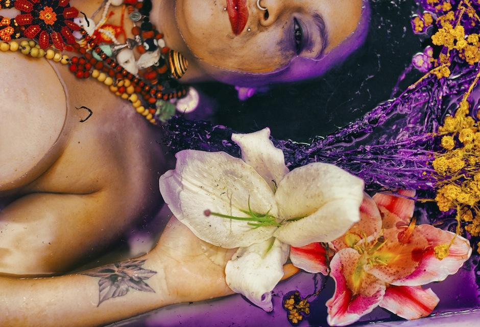 Rebeca Lane Nos Presenta Su Poesia Venenosa Soy502 rebeca lane nos presenta su poesia