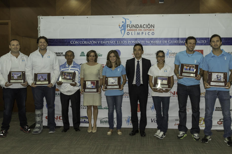 Los medallistas guatemaltecos en los Juegos Panamericanos Toronto 2015, fueron reconocidos por la FADO. (Foto: Marcelo Jim&eacute;nez/Soy502)