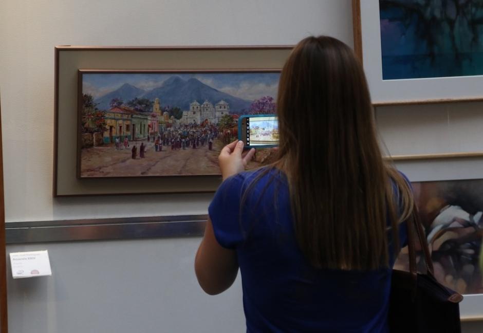 La Colectiva de Arte Junkabal re&uacute;ne lo mejor de los artistas nacionales por una buena causa. (Foto: Alejandro Bal&aacute;n/Soy502) 