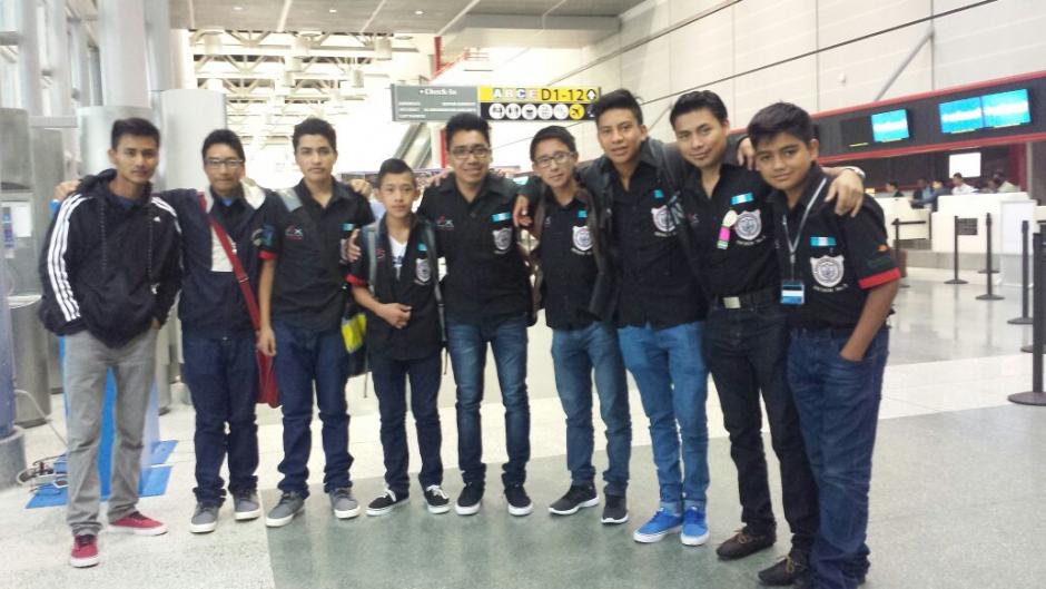 Alumnos del Centro de Estudios Técnicos y Avanzados de Chimaltenango (Cetach No.2), que participaron en el concurso de robótica de la NASA. (Foto: Juan Carlos Ordoñez/Cetach No.2)