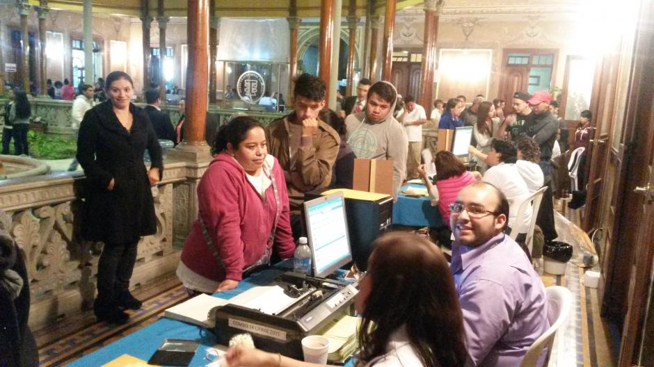 Hasta la medianoche entre el sábado y el domingo, el TSE dejó de atender. (Foto: Juan Manuel Vega/Soy502)