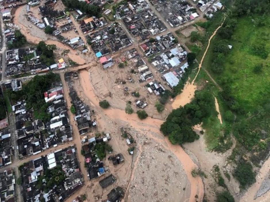 Este es el desgarrador audio de una mujer colombiana que qued&oacute; atrapada en el techo de su casa. (Foto: AFP)