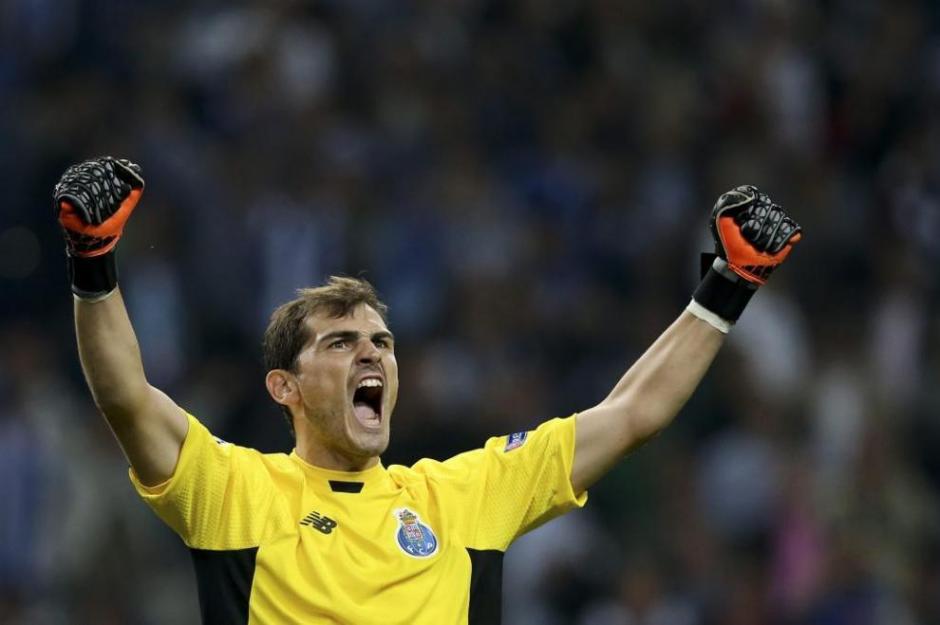 Iker Casillas sigue demostrando que es uno de los mejores porteros de la historia del f&uacute;tbol. (Foto: El Mundo)