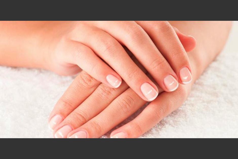 Las u&ntilde;as manchadas, amarillas o d&eacute;biles pueden decirte algo de tu salud. (Foto: webconsultas.com)
