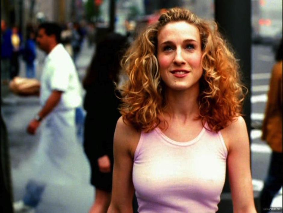 Sarah Jessica Parker lanz&oacute; una escena de Sex and the City&nbsp;que no se public&oacute;. (Foto: HelloGiggles)