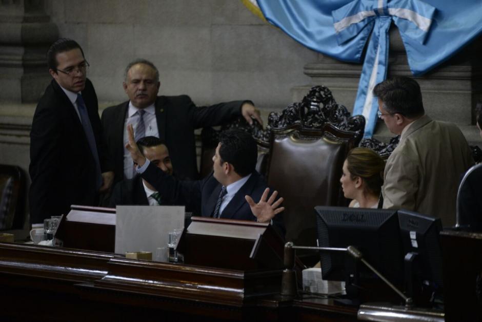 El presidente del Congreso pidi&oacute; que llamaran a los diputados ausentes, pero no le hicieron caso. (Foto: Wilder L&oacute;pez/Soy502)
