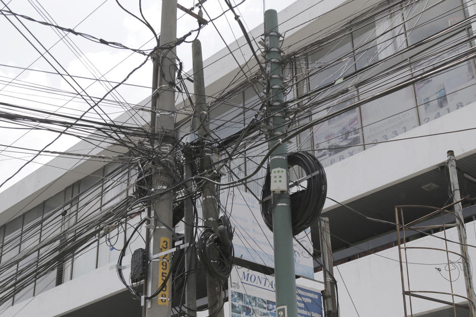 A pesar de la gran cantidad de cables, estos ya se han ordenado en varios sectores de la ciudad. (Foto: Alejandro Bal&aacute;n/Soy502)