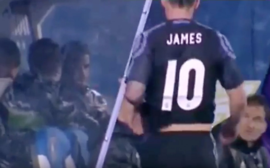 El t&eacute;cnico del Real Madrid, Zinedine Zidane, sustituy&oacute; al colombiano James Rodr&iacute;guez, quien no recibi&oacute; de la mejor manera de decisi&oacute;n. (Foto: Captura de video)