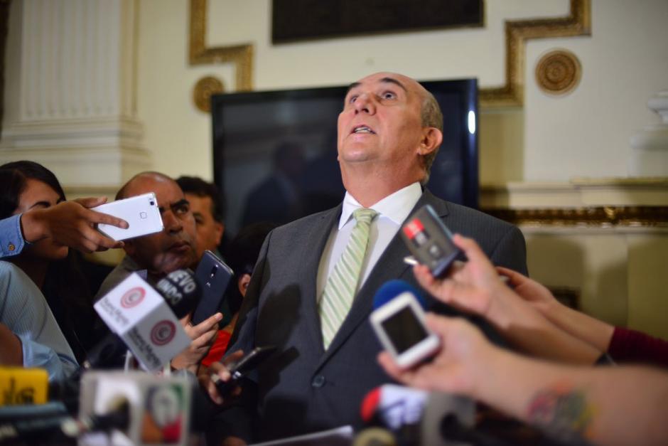 El diputado de la UNE defendió los intereses de la organización y arremetió contra el TSE. (Foto: Jesús Alfonso/Soy502)