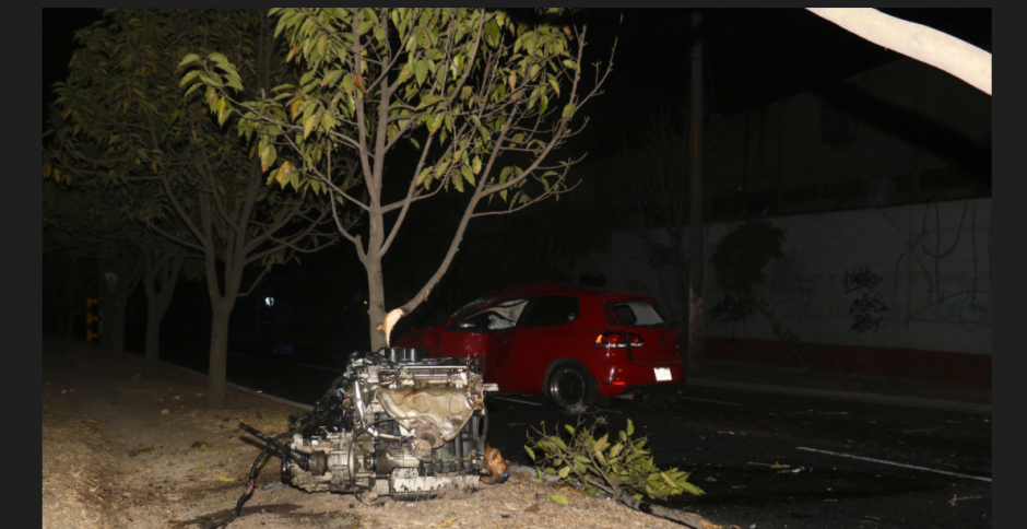 Un grave accidente de tr&aacute;nsito se report&oacute; en la calzada Atanasio Tzul. (Foto: Bomberos Municipales) 