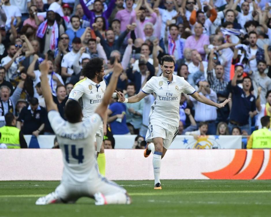 Pepe marc&oacute; el gol que tiene ganado al Real Madrid ern el derbi. (Foto: Twitter)