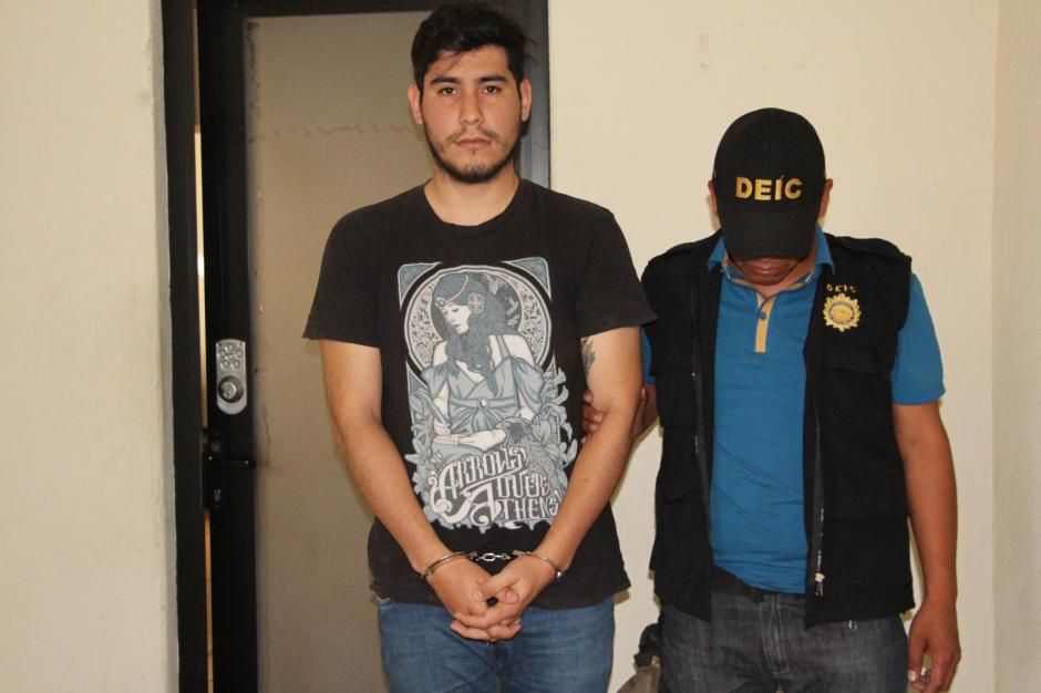 Los detenidos eran los encargados de reportar el robo en el centro de monitoreo. (Foto: PNC)