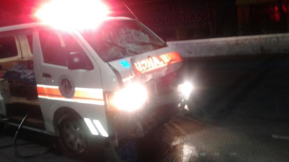 Un motorista muri&oacute; durante un accidente de tr&aacute;nsito ocurrido con una ambulancia en Villa Nueva. (Foto: Twitter)