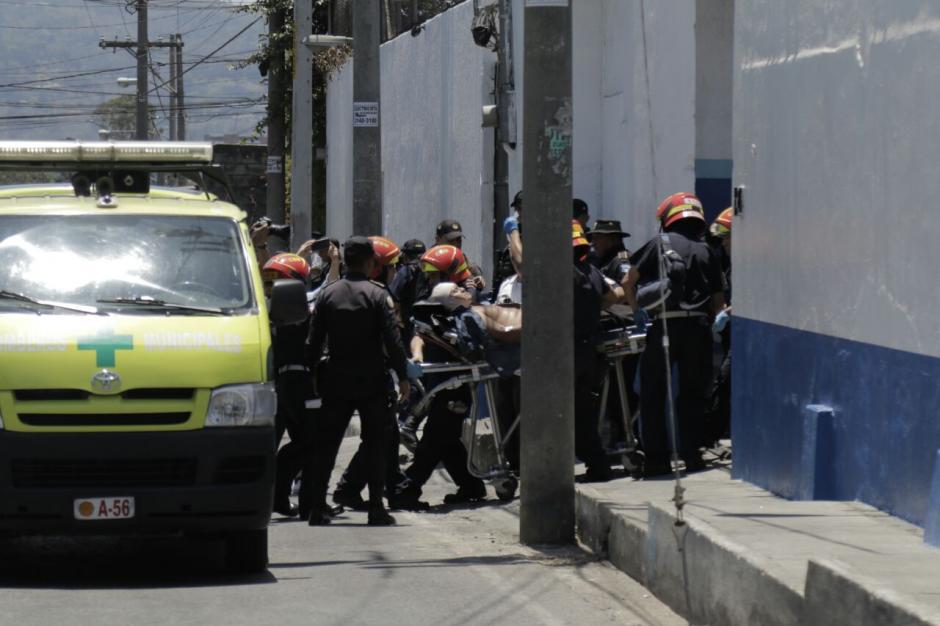 El monitor que permanecía retenido desde tempranas horas de este Jueves Santo, fue liberado y trasladado hacia un centro asistencial. (Foto: Alejandro Balán/Soy502)