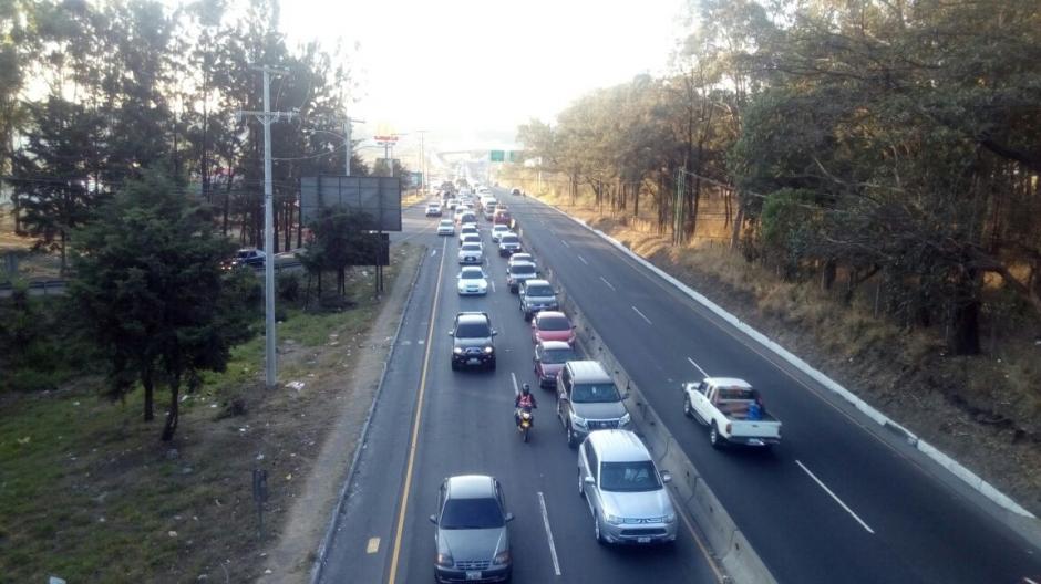 Se reporta fuerte carga vehicular en las distintas rutas del país, entre ellas el Pacífico y el Atlántico. (Foto: @Provial)