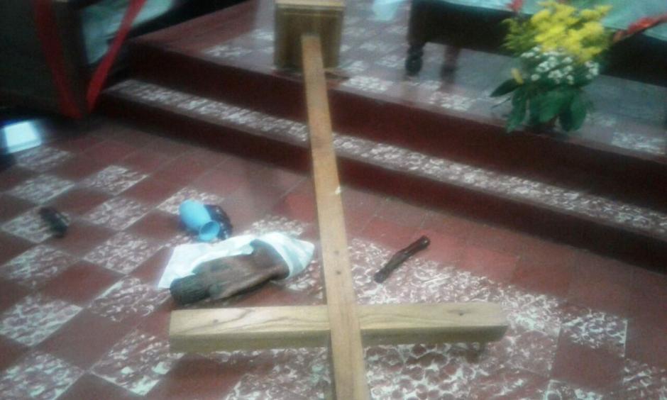 El hombre bajo efectos de licor caus&oacute; da&ntilde;os a una iglesia en Asunci&oacute;n Mita, Jutiapa. (Foto: PNC)&nbsp;