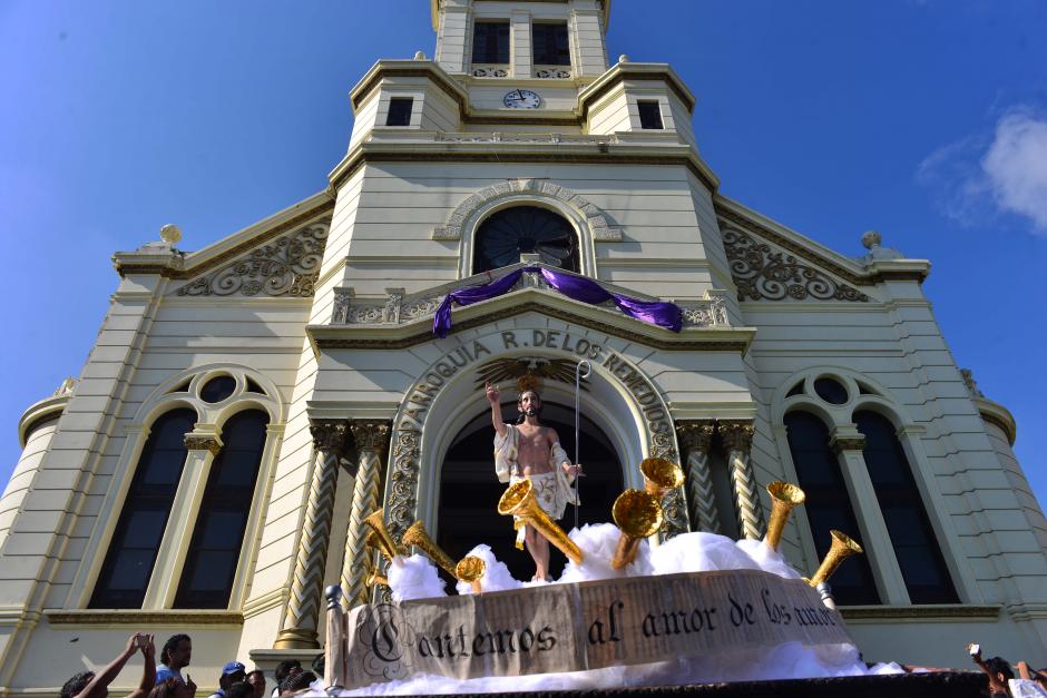 La procesi&oacute;n de Cristo Resucitado sali&oacute; del templo del Calvario. (Foto: Jes&uacute;s Alfonso/Soy502)