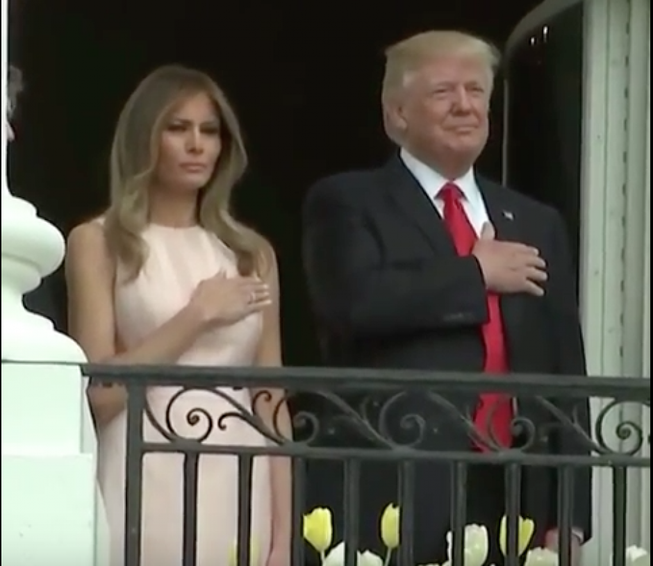 El incidente ocurri&oacute; en el Balc&oacute;n Truman de la Casa Blanca, en el marco de la tradicional fiesta de Pascua. (Foto: Captura de Youtube)