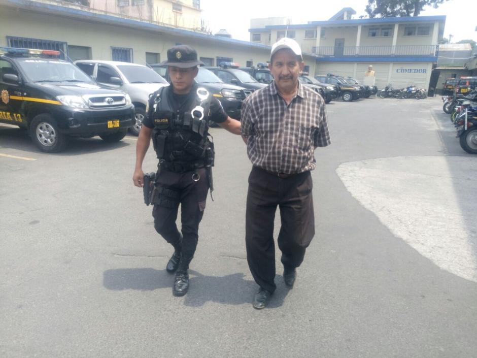 Las autoridades detuvieron a un hombre que se hacía pasar por pastor evangélico y está acusado de violación. (Foto: PNC)