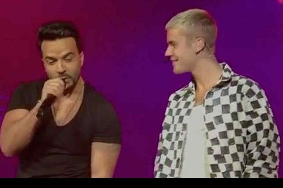 Luis Fonsi decidi&oacute; sorprender a las fan&aacute;ticas de Bieber en el concierto presentado en Puerto Rico. (Foto: video)