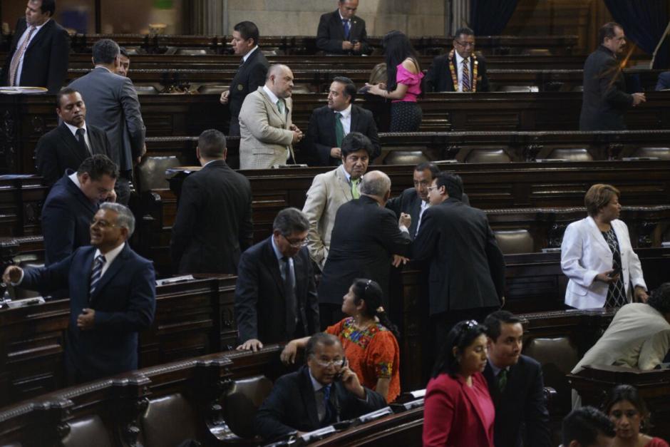 Varios diputados de la UNE se desmarcaron para evitar que Carlos L&oacute;pez Gir&oacute;n fuera suspendido temporalmente. (Foto: Wilder L&oacute;pez/Soy502)
