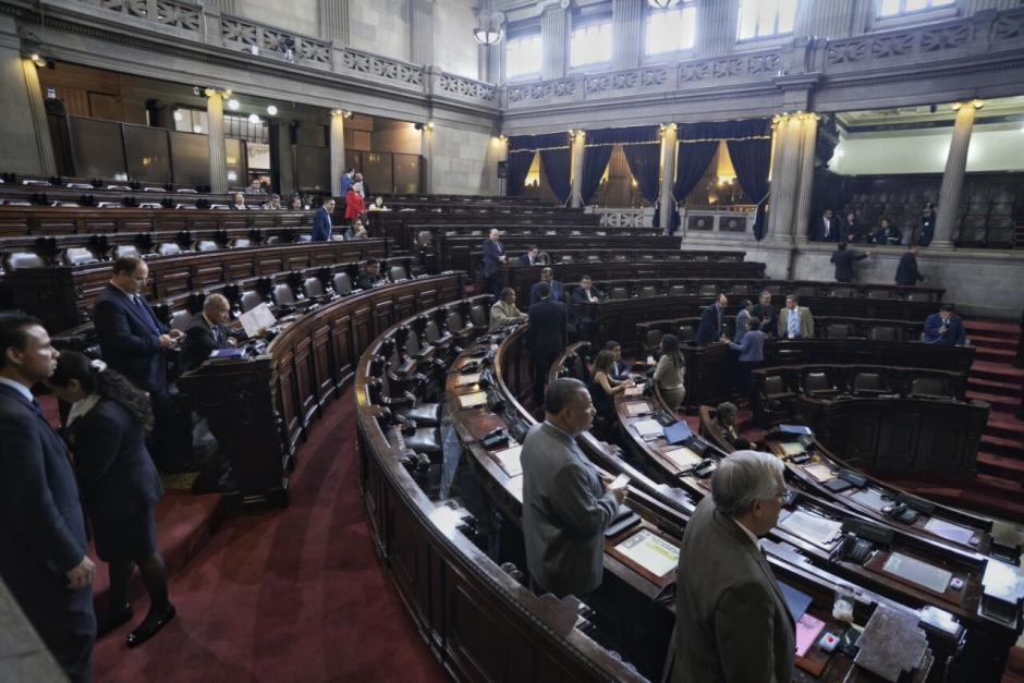 Solo 12 de los 37 diputados del FCN asistieron a la sesi&oacute;n. (Foto: Wilder L&oacute;pez/Soy502)